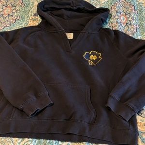 Notre Dame vneck sweatshirt in excellent condition